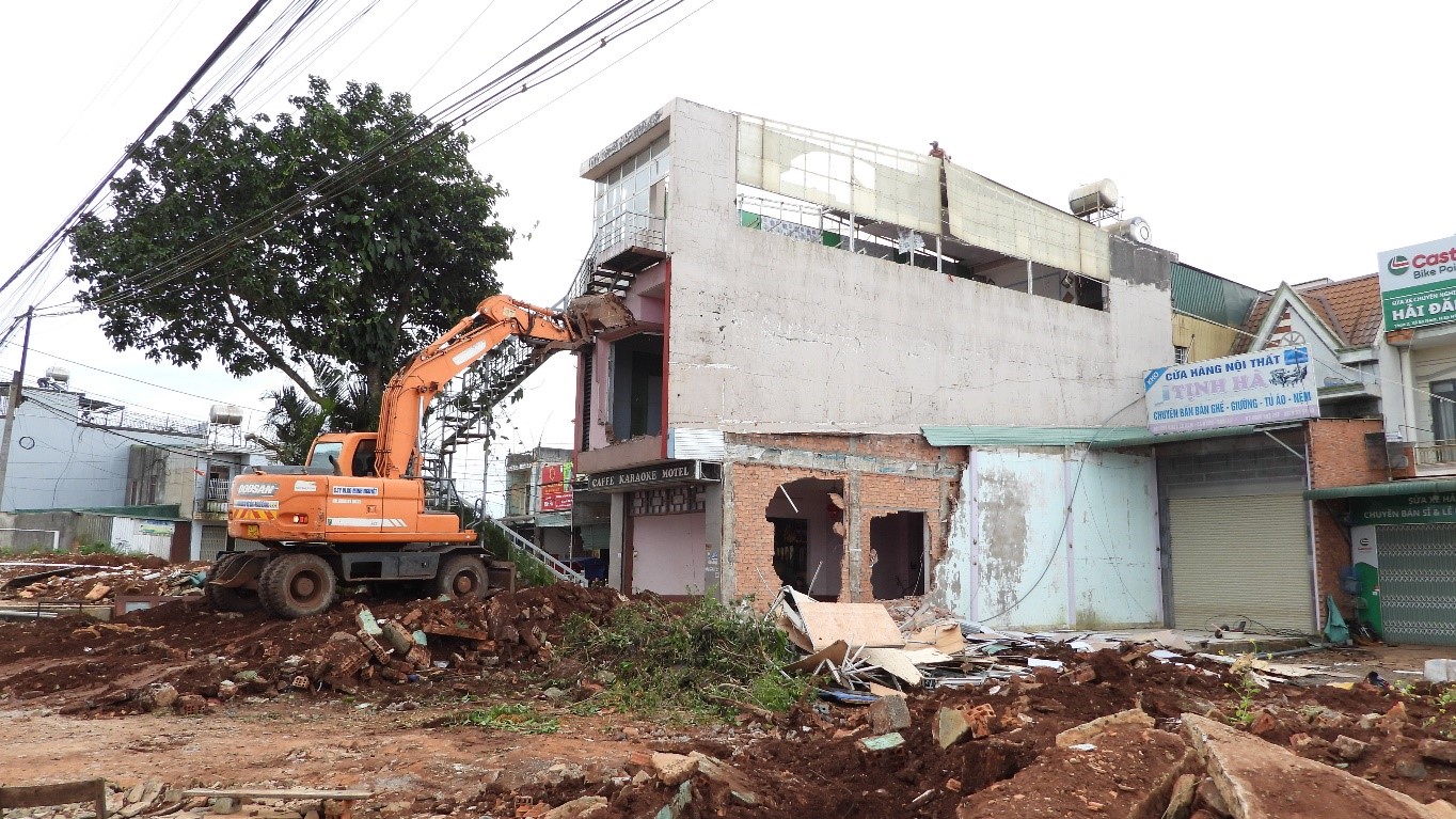 Cưỡng chế giải phóng mặt bằng thuộc khu vực đất 7.000m2 ở thôn 2, xã Ea Nam